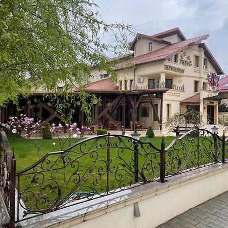 Hotel Parc Tecuci Bagian luar foto