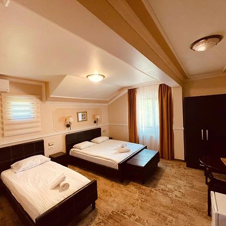 Hotel Parc Tecuci Bagian luar foto