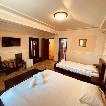 Hotel Parc Tecuci Bagian luar foto