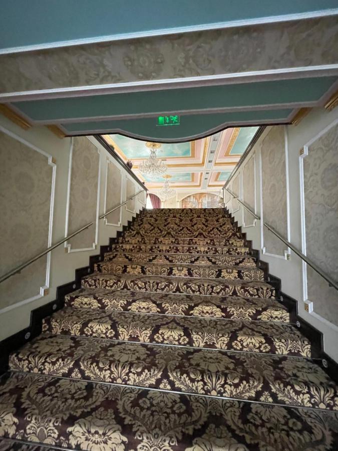 Hotel Parc Tecuci Bagian luar foto