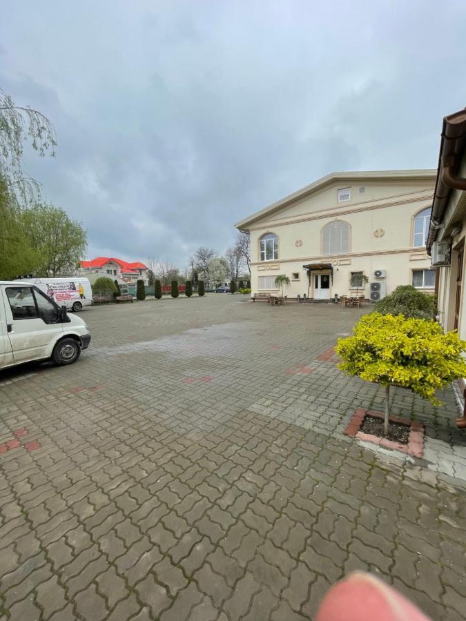Hotel Parc Tecuci Bagian luar foto