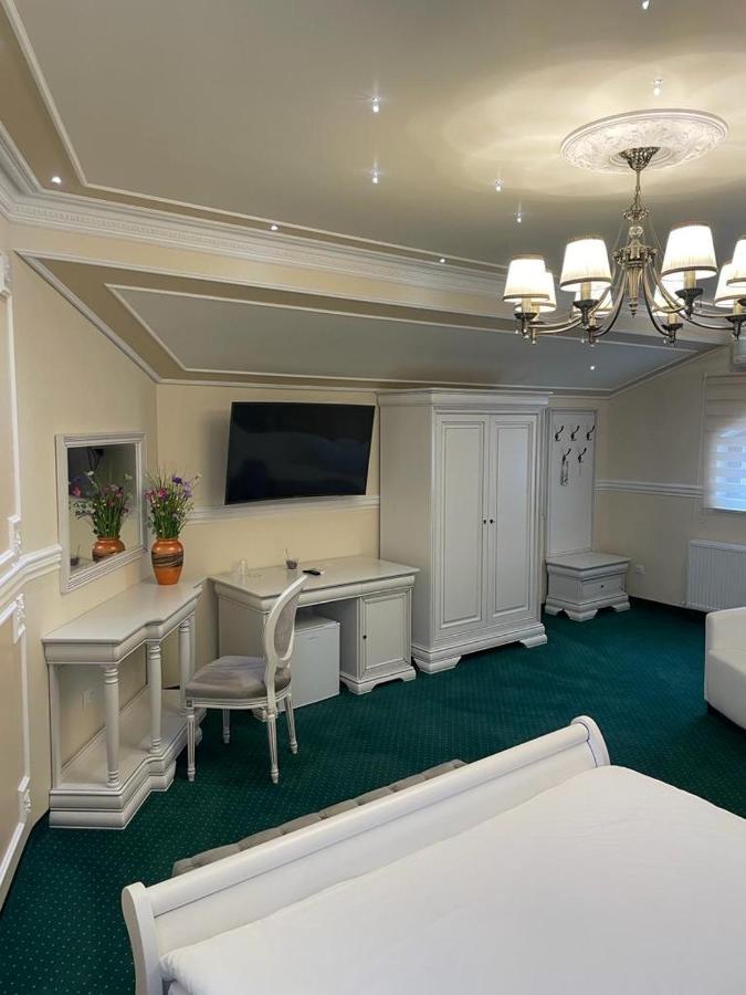 Hotel Parc Tecuci Bagian luar foto