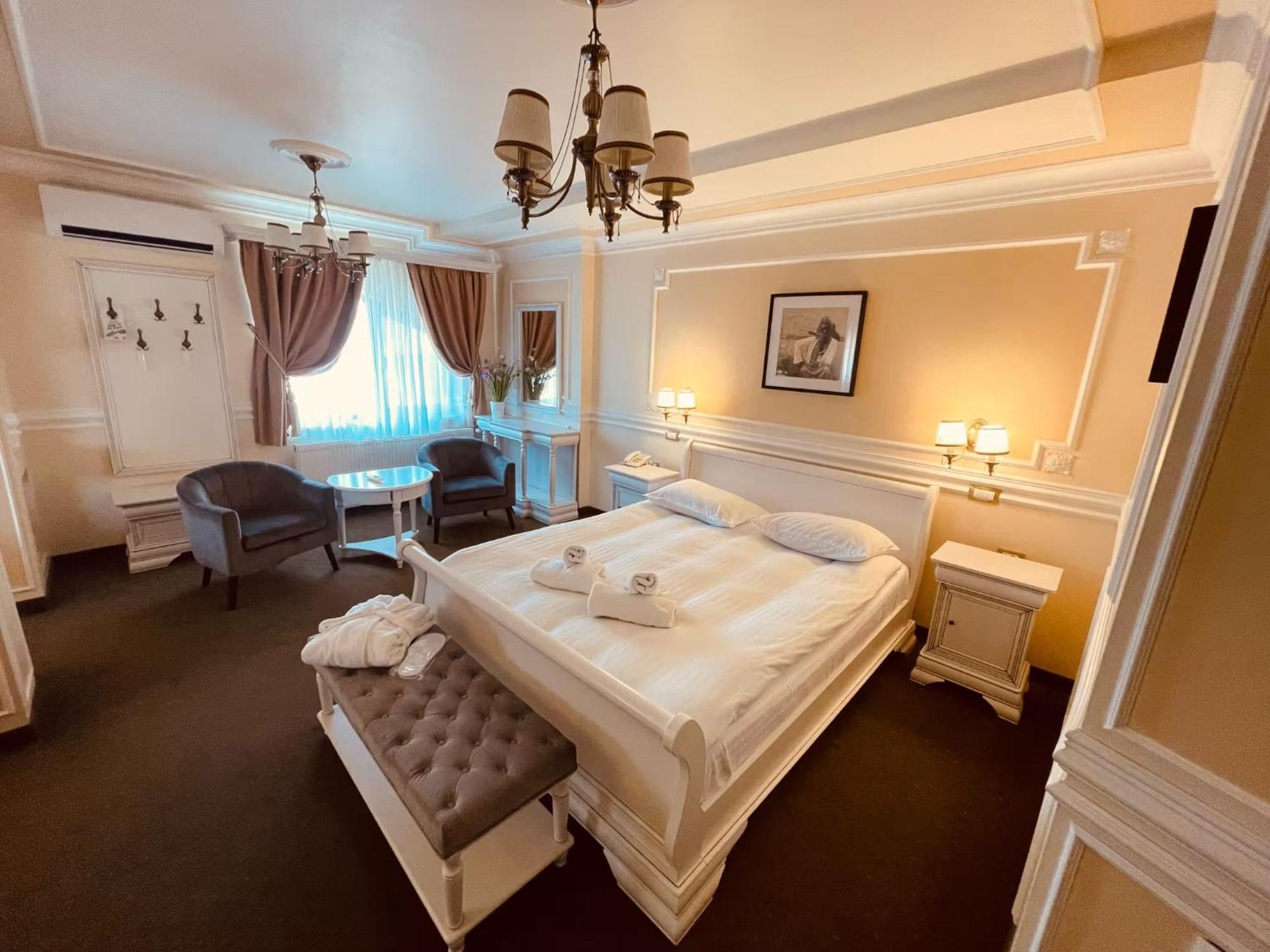 Hotel Parc Tecuci Bagian luar foto