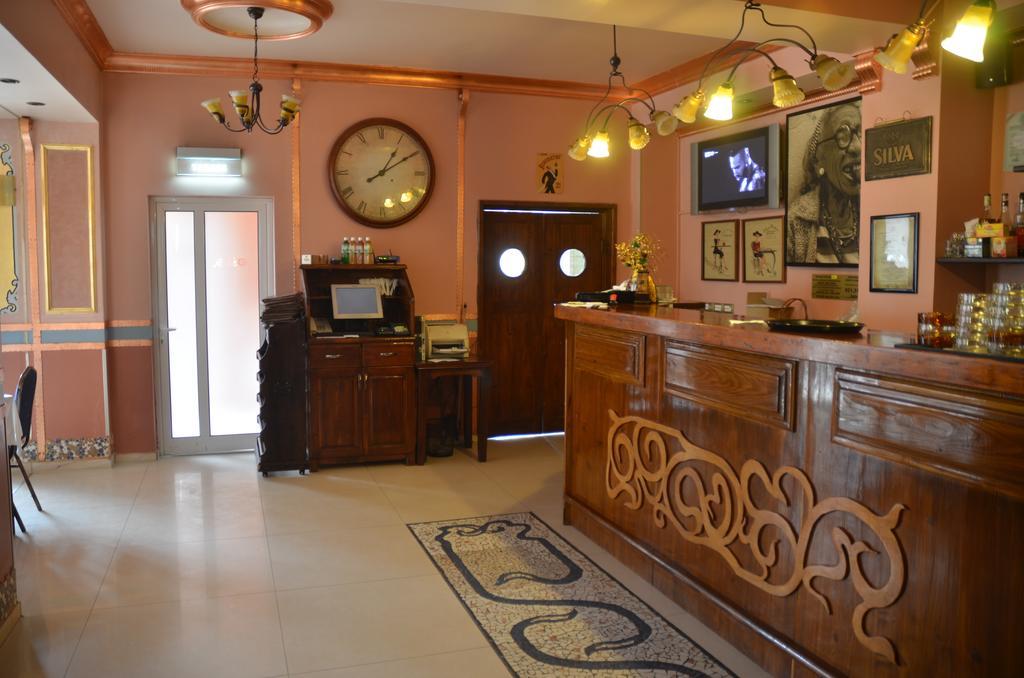 Hotel Parc Tecuci Bagian luar foto