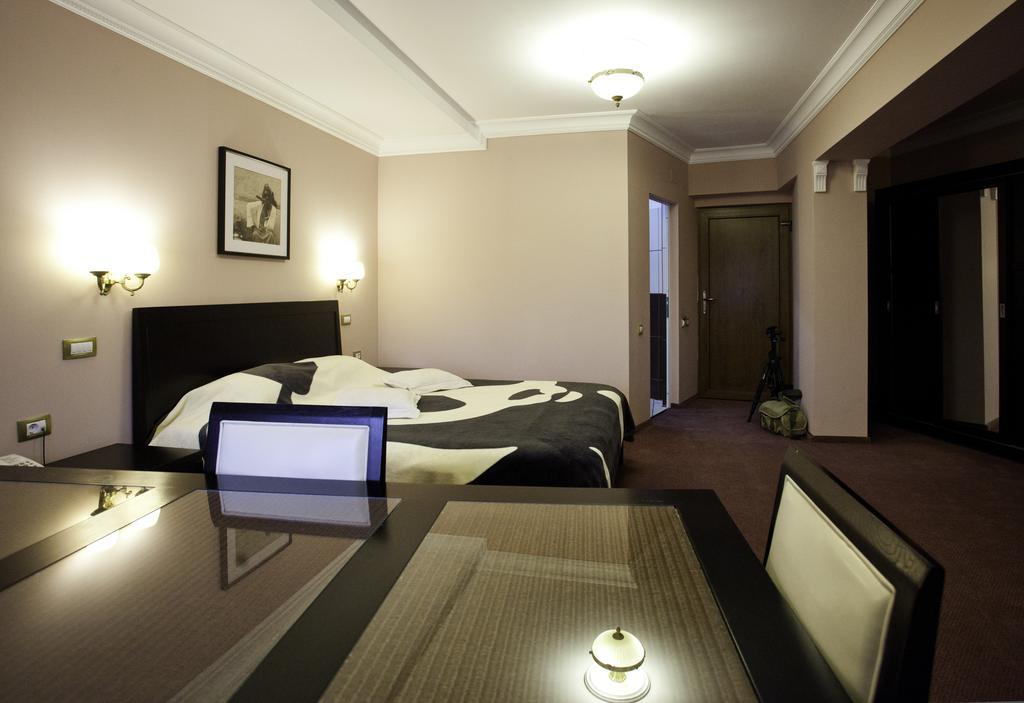 Hotel Parc Tecuci Ruang foto