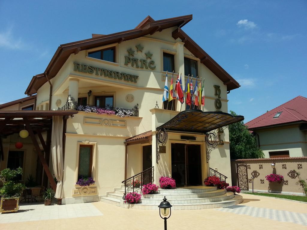 Hotel Parc Tecuci Bagian luar foto
