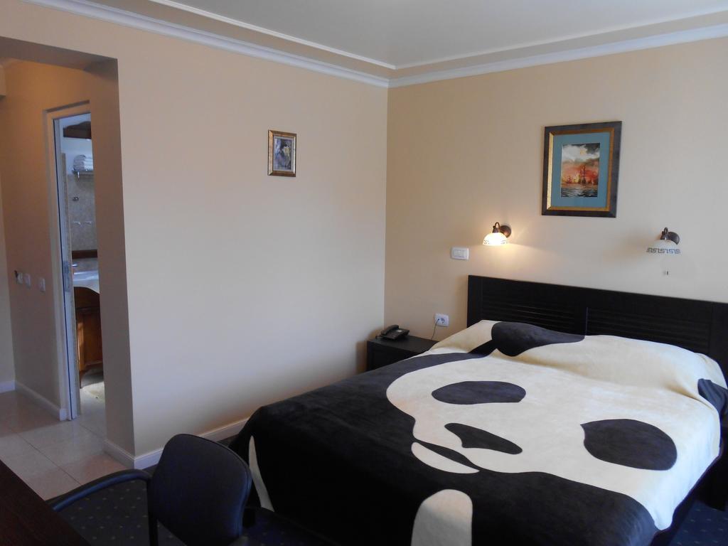 Hotel Parc Tecuci Bagian luar foto