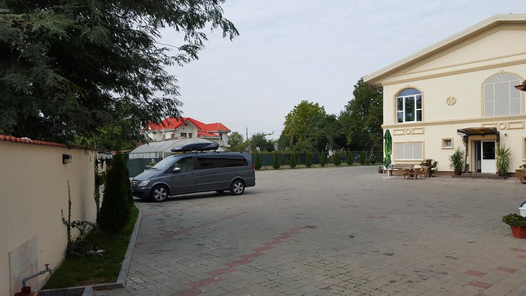 Hotel Parc Tecuci Bagian luar foto