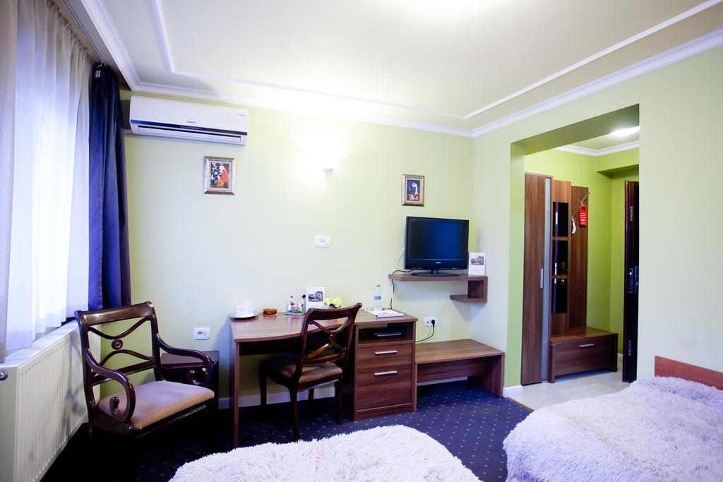 Hotel Parc Tecuci Bagian luar foto