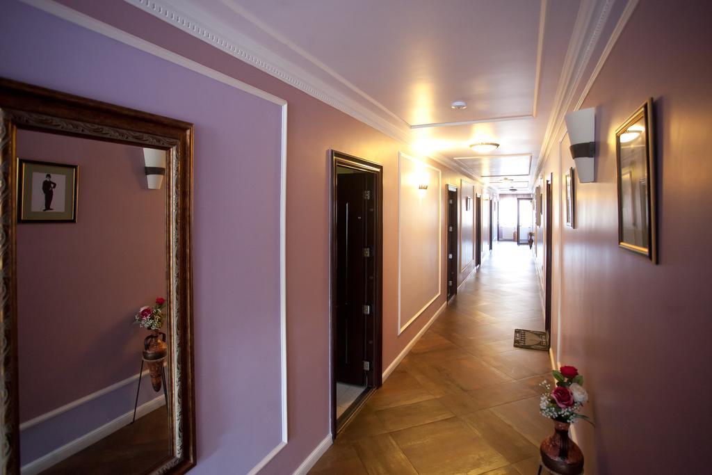 Hotel Parc Tecuci Bagian luar foto