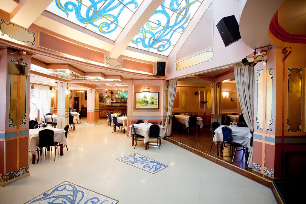 Hotel Parc Tecuci Bagian luar foto