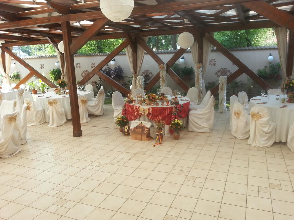 Hotel Parc Tecuci Bagian luar foto