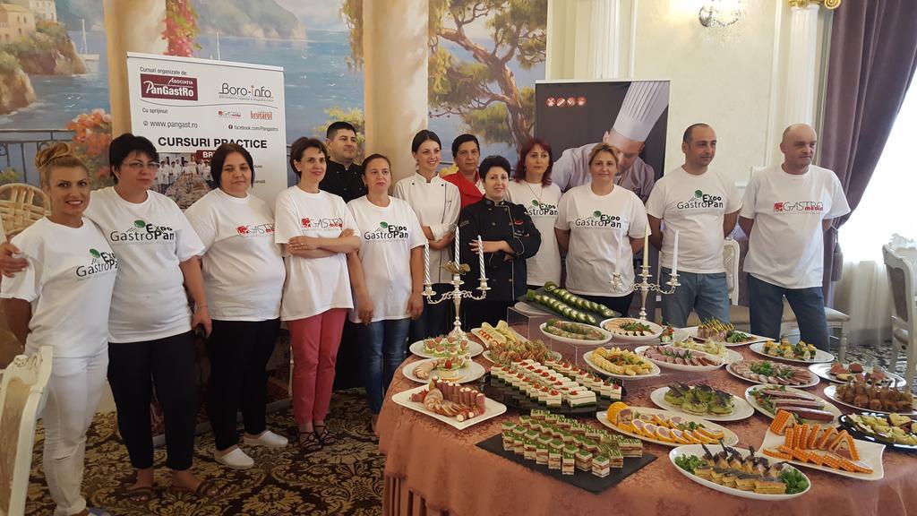Hotel Parc Tecuci Bagian luar foto